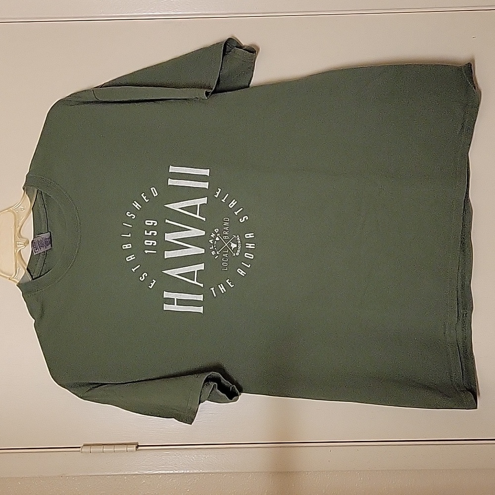 NWOT Men's Shirt